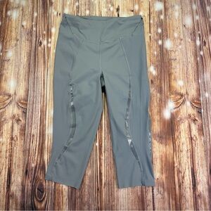 Lululemon Athletica Women’s Crop Leggings 
Size 6 Gray